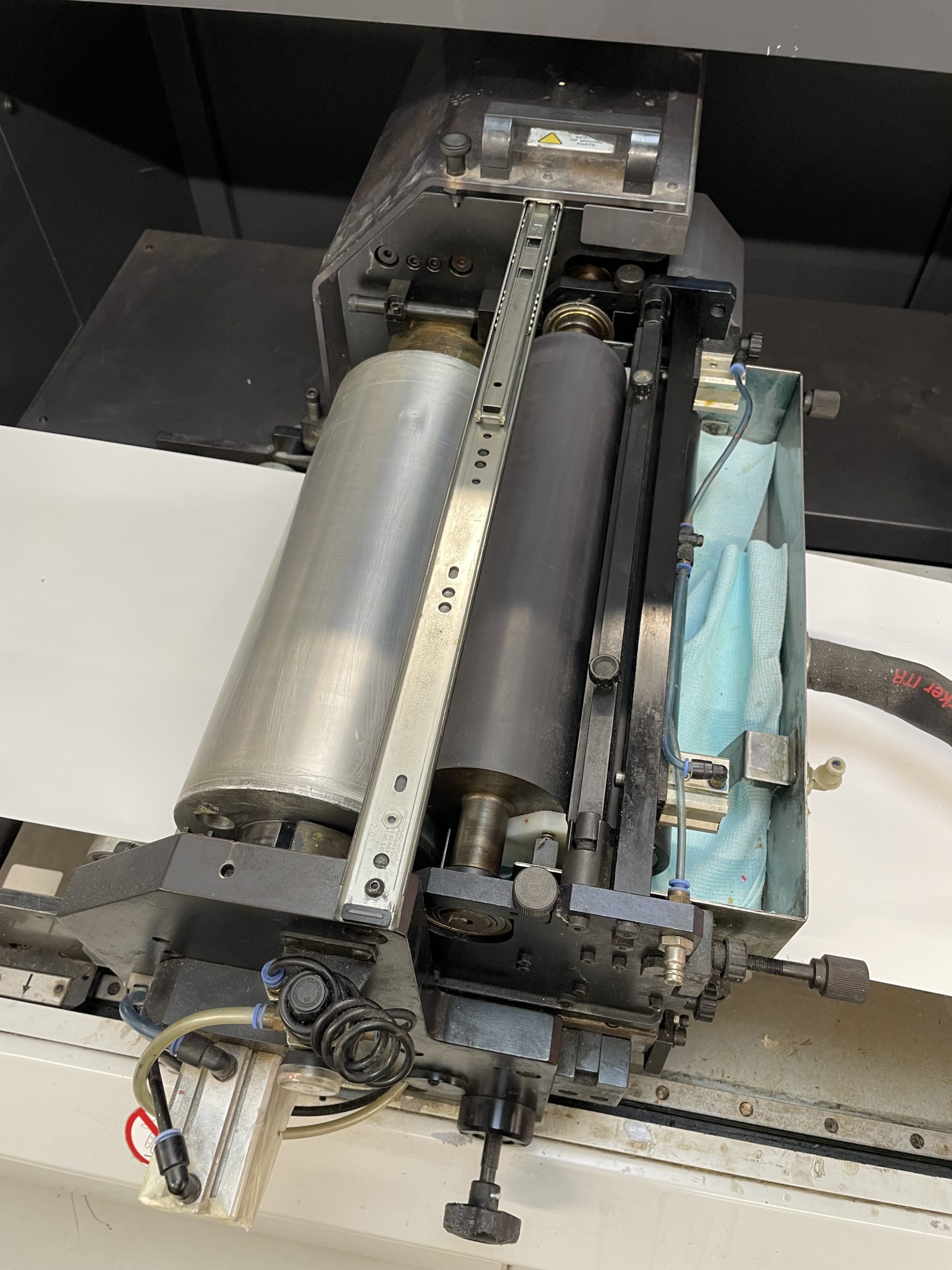 Machine de découpe d'étiquettes autocollantes rotatives à découper