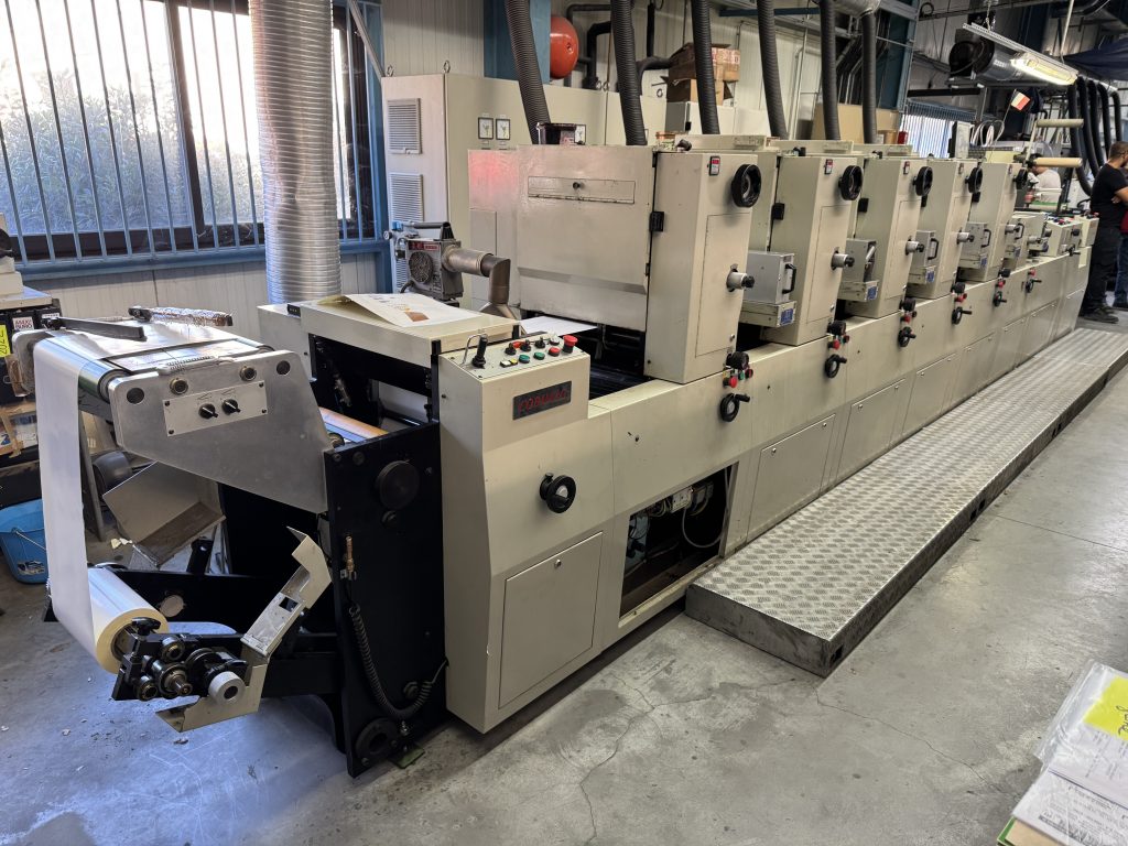 Découpe semi-rotative avec échenillage et rembobinage